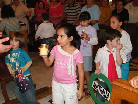 B5 Children with their offerings