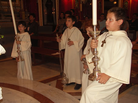 D2 Altar boys take their place for consecration