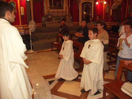 B9 Procession with the Offerings