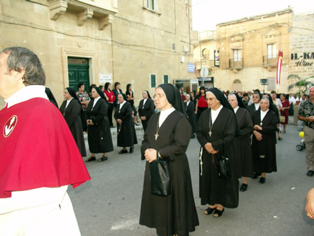 B8 Franciscan  nuns in procession