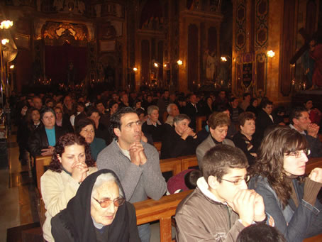 J9 The Congregation in the nave