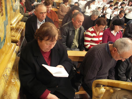 H2 Congregation on left of High Altar