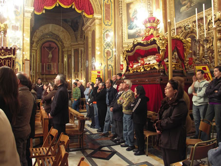 J2 congregation in front of the Chapel of the Crucifixion