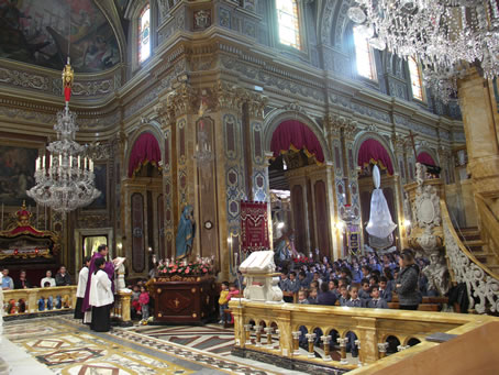 A5 Mgr Archpriest during the reading from the Gospel