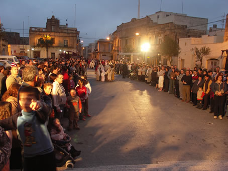 F2 Crowd in Victory Square