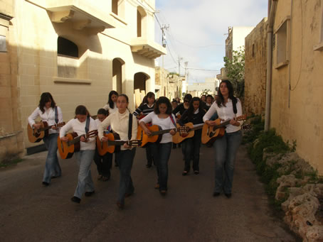 A3  Guitarists in Triq Bullara