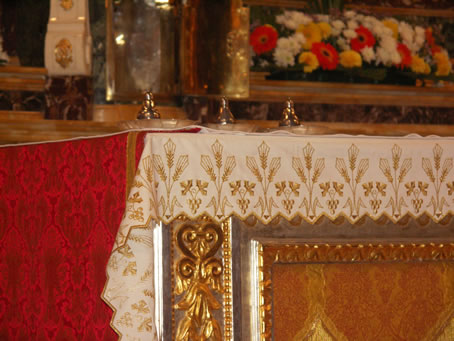 B5 The Holy Oils on the High Altar