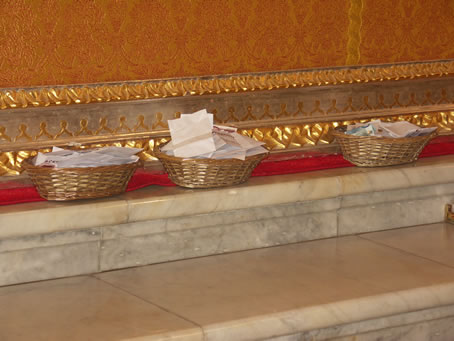 G7 Collection placed at the foot of the High Altar