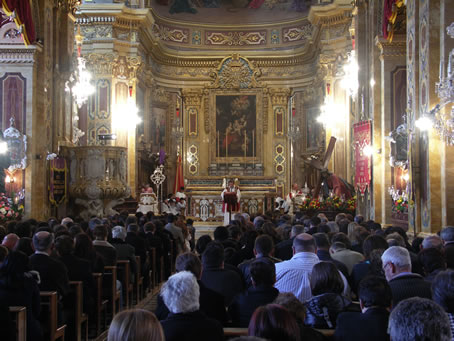 A8 Congregation in the nave