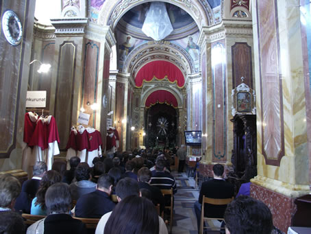 A6 Congregation in the left aisle