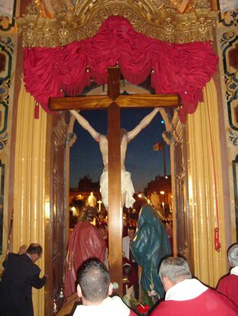 F4 Crucifixion in doorway