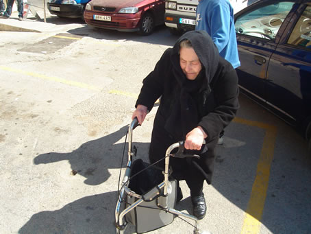 A2 Giuliana Attard  leads the elderly for Liturgical service