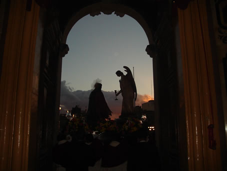 B6 Statue of Gethsemani leaves Basilica