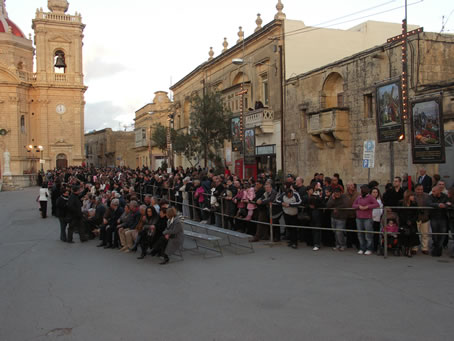 A5 Spectators fill sides of Victory Square