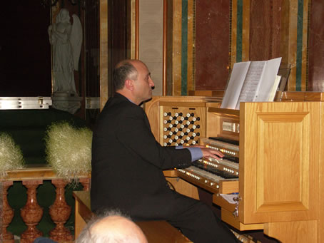 C7 Ronald Camilleri playing the organ