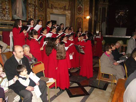 E4 Voci Angeliche choir replying to last Psalm