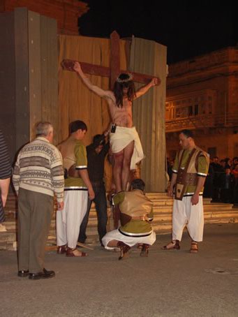 E4 Jesus hangs on the Cross