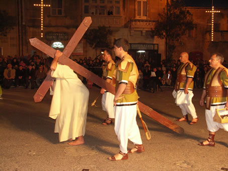 D9 Jesus carries the Cross