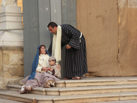 B2 Joseph tells Mary they have to escape Herod