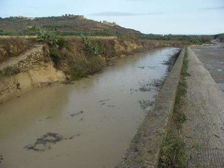 A4 Bone dry valley overflowed during night