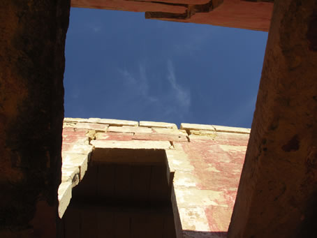 B1 The roof slabs of the stable caved in