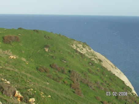 A8 Greenery and clay lead to Xtajta bay